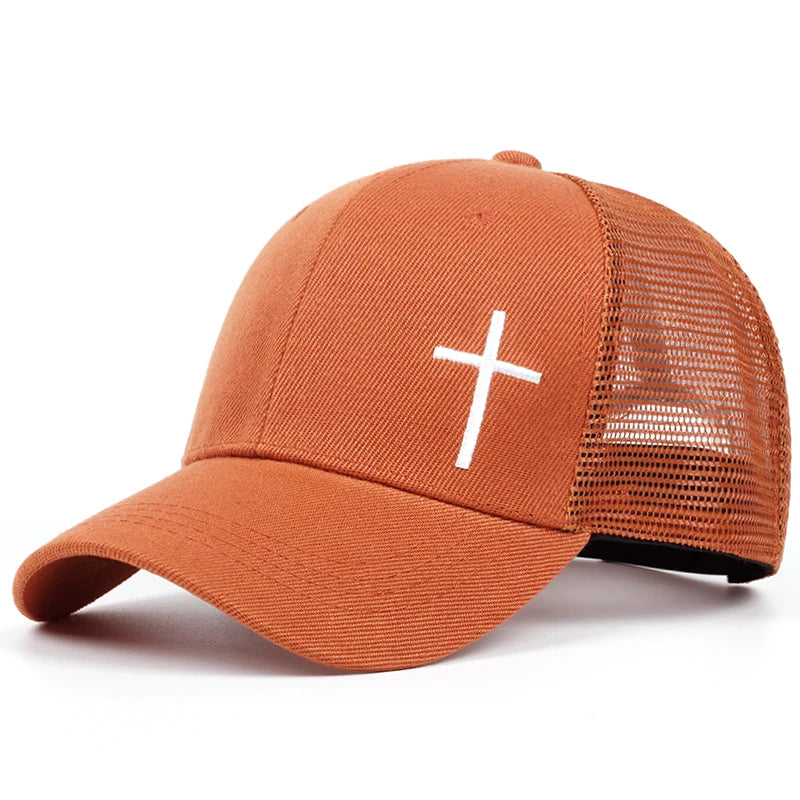 Boné Cristão Minimalista com Cruz Bordada – Fé com Estilo