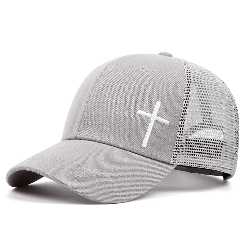 Boné Cristão Minimalista com Cruz Bordada – Fé com Estilo